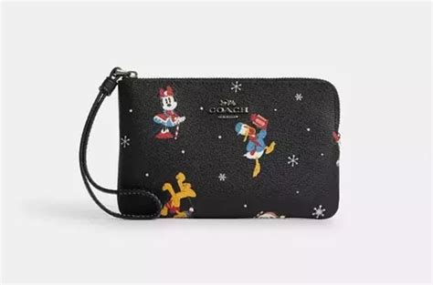 cartera coach disney